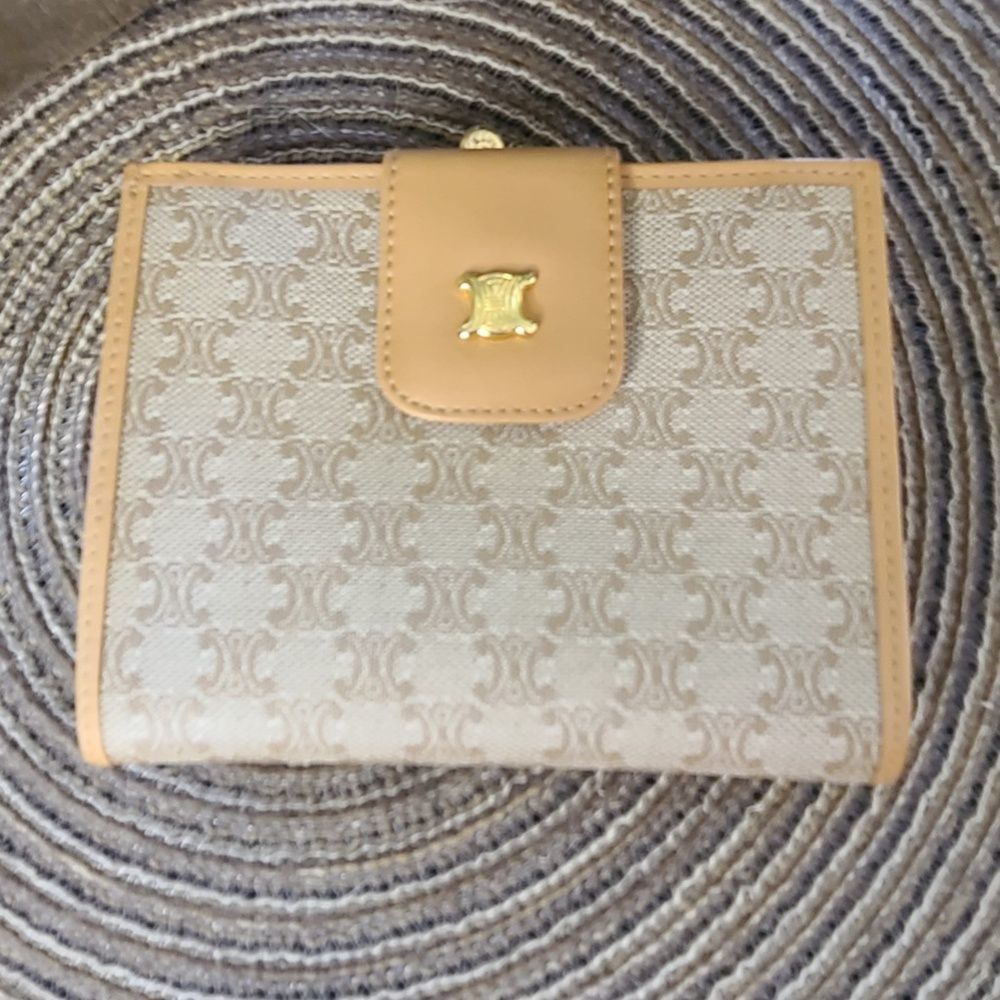 *SOLD* Celine Macadam Kisslock Snap Wallet EUC - Picture 3 of 15